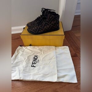 FENDI Tabacco Nero Nylon Sneaker Cloth Trainers. Size 39.